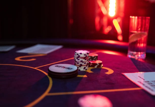 BandarQ dealer and table